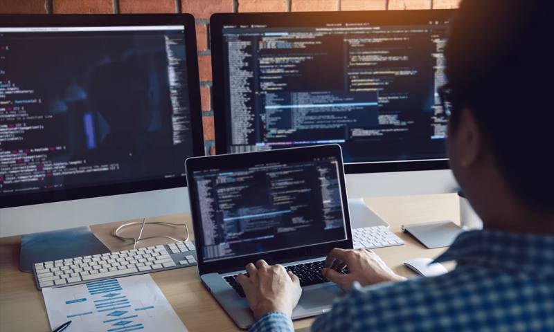 数据科学选型:R与Python如何赋能高县网站建设?